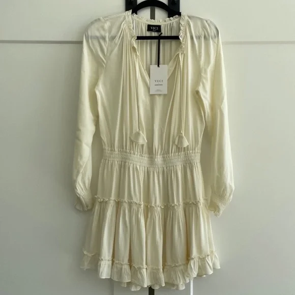 NEW! Vici dress - Picture 4 of 9